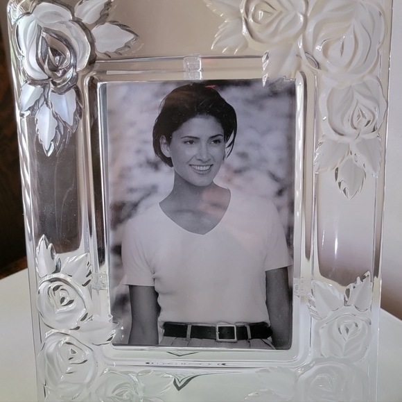 Fifth Avenue Crystal 5x7 frame inlaid rose - Picture 1 of 5